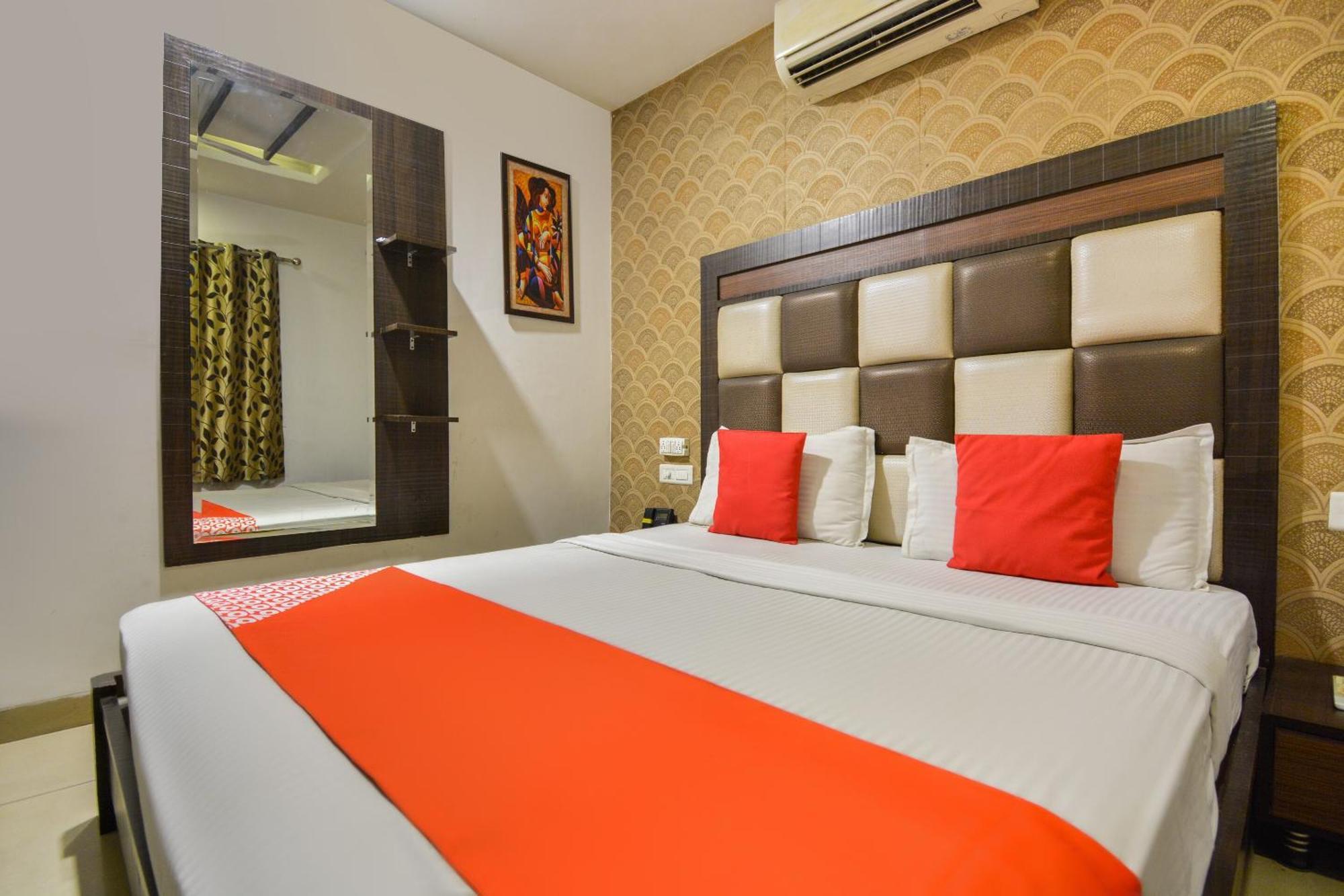 Hotel O Lexis Ludhiana Bagian luar foto