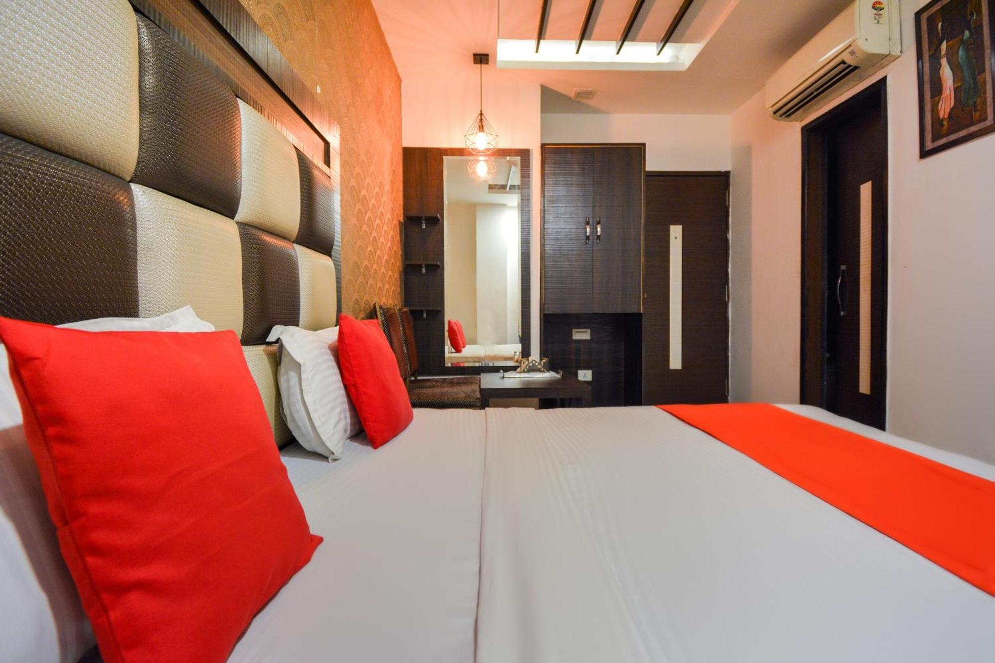 Hotel O Lexis Ludhiana Bagian luar foto