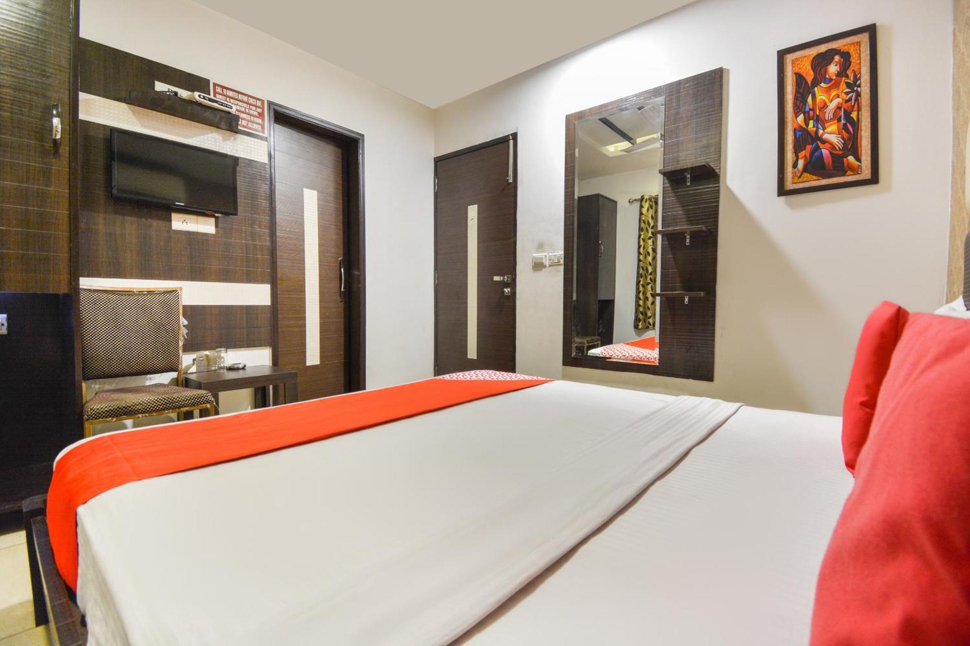 Hotel O Lexis Ludhiana Bagian luar foto