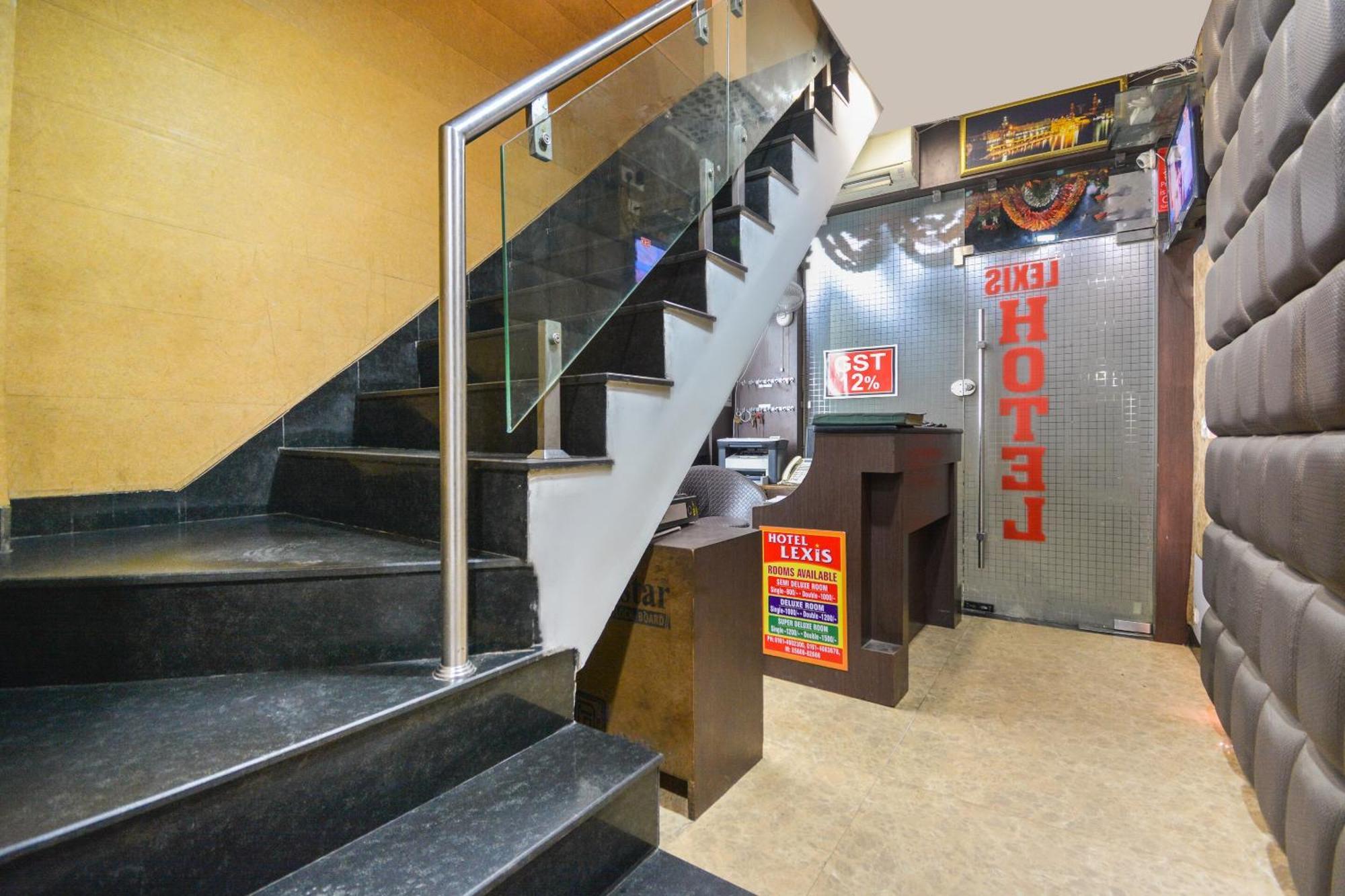 Hotel O Lexis Ludhiana Bagian luar foto