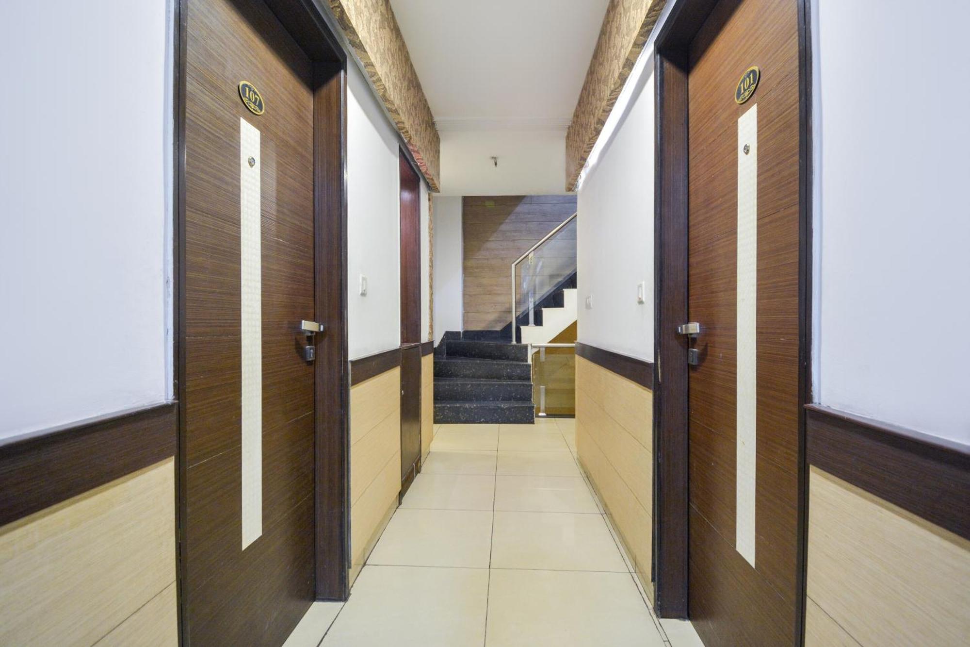 Hotel O Lexis Ludhiana Bagian luar foto