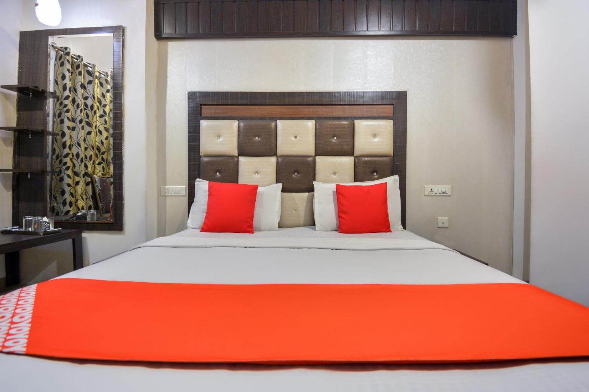 Hotel O Lexis Ludhiana Bagian luar foto