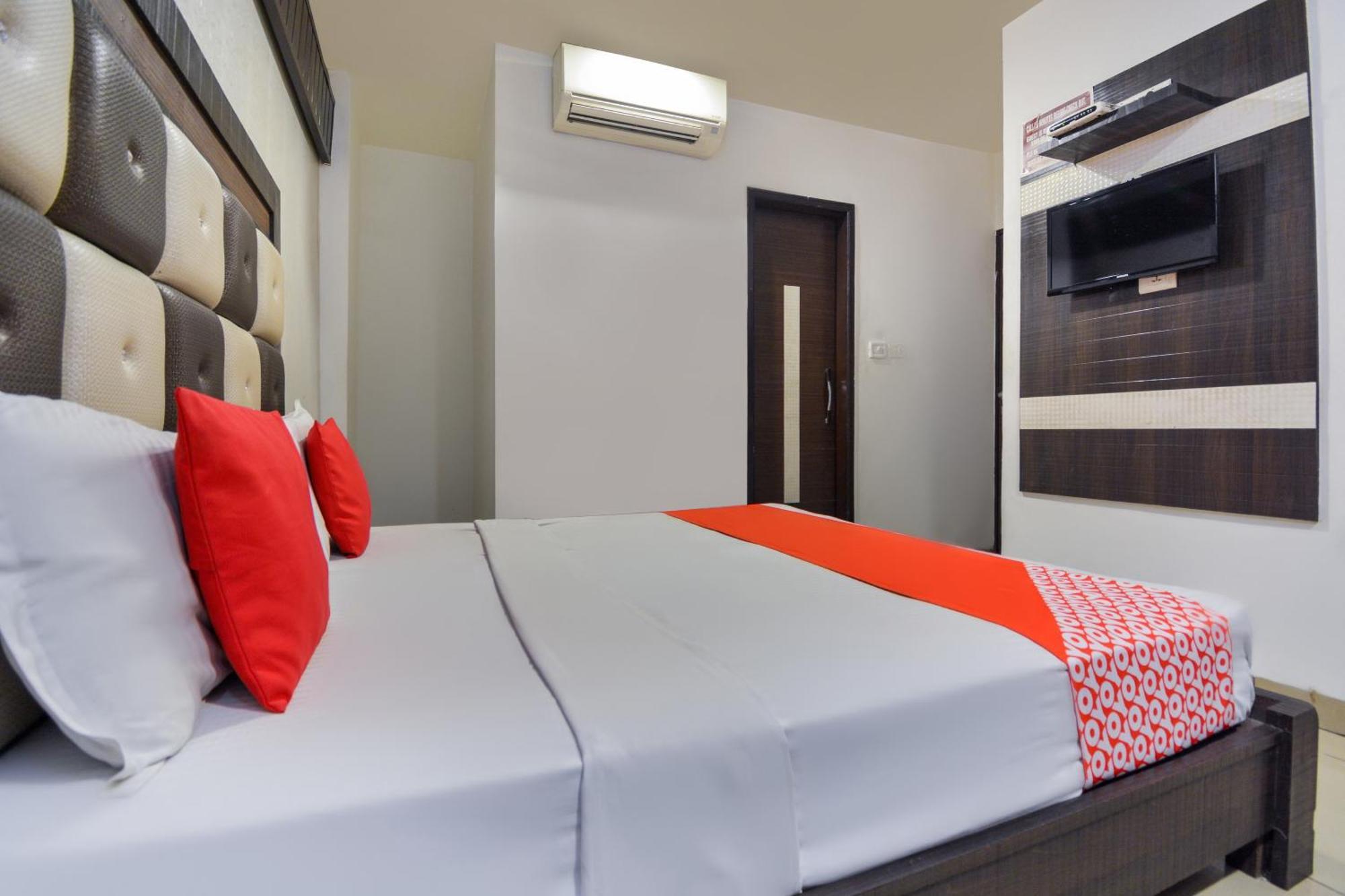 Hotel O Lexis Ludhiana Bagian luar foto