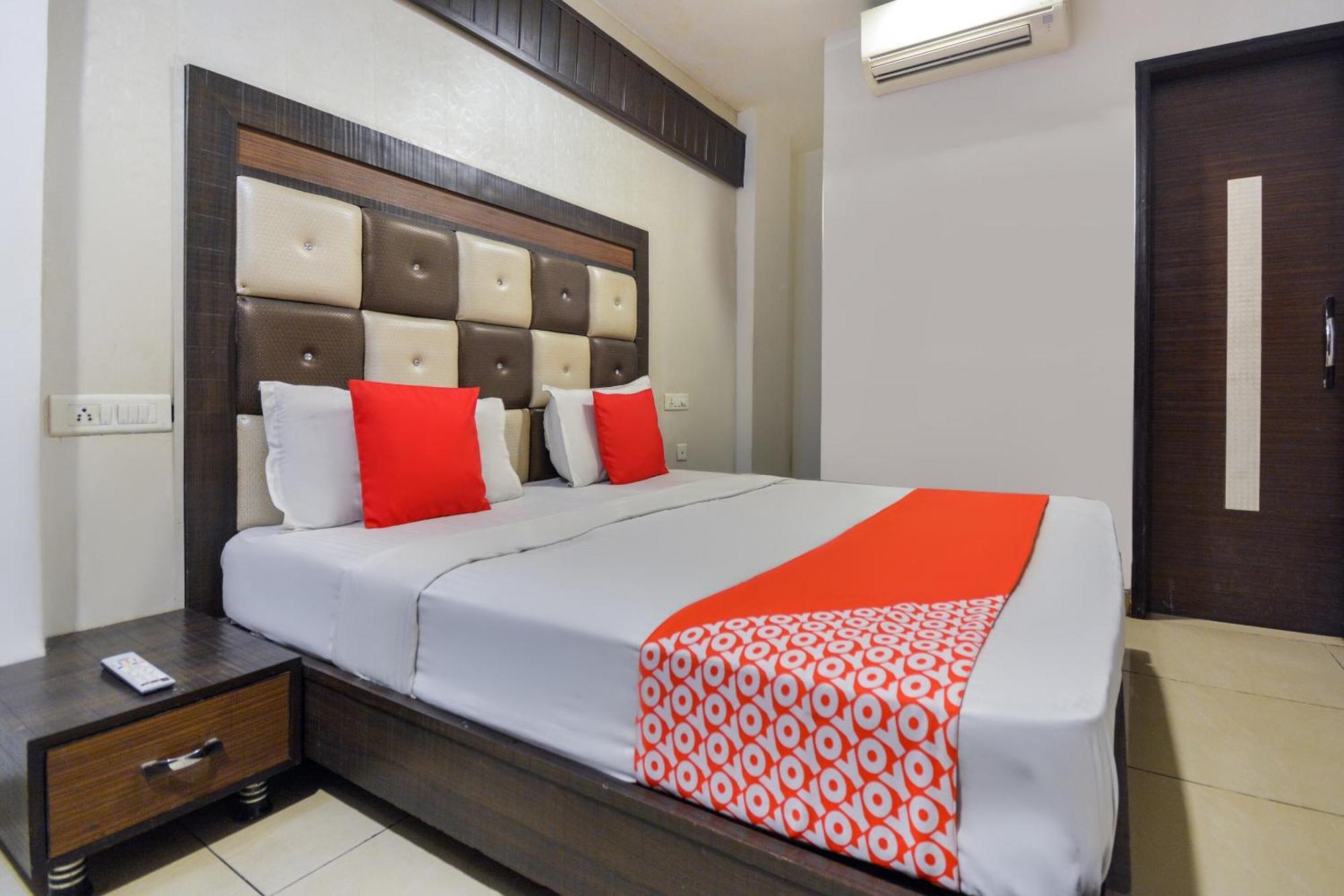 Hotel O Lexis Ludhiana Bagian luar foto