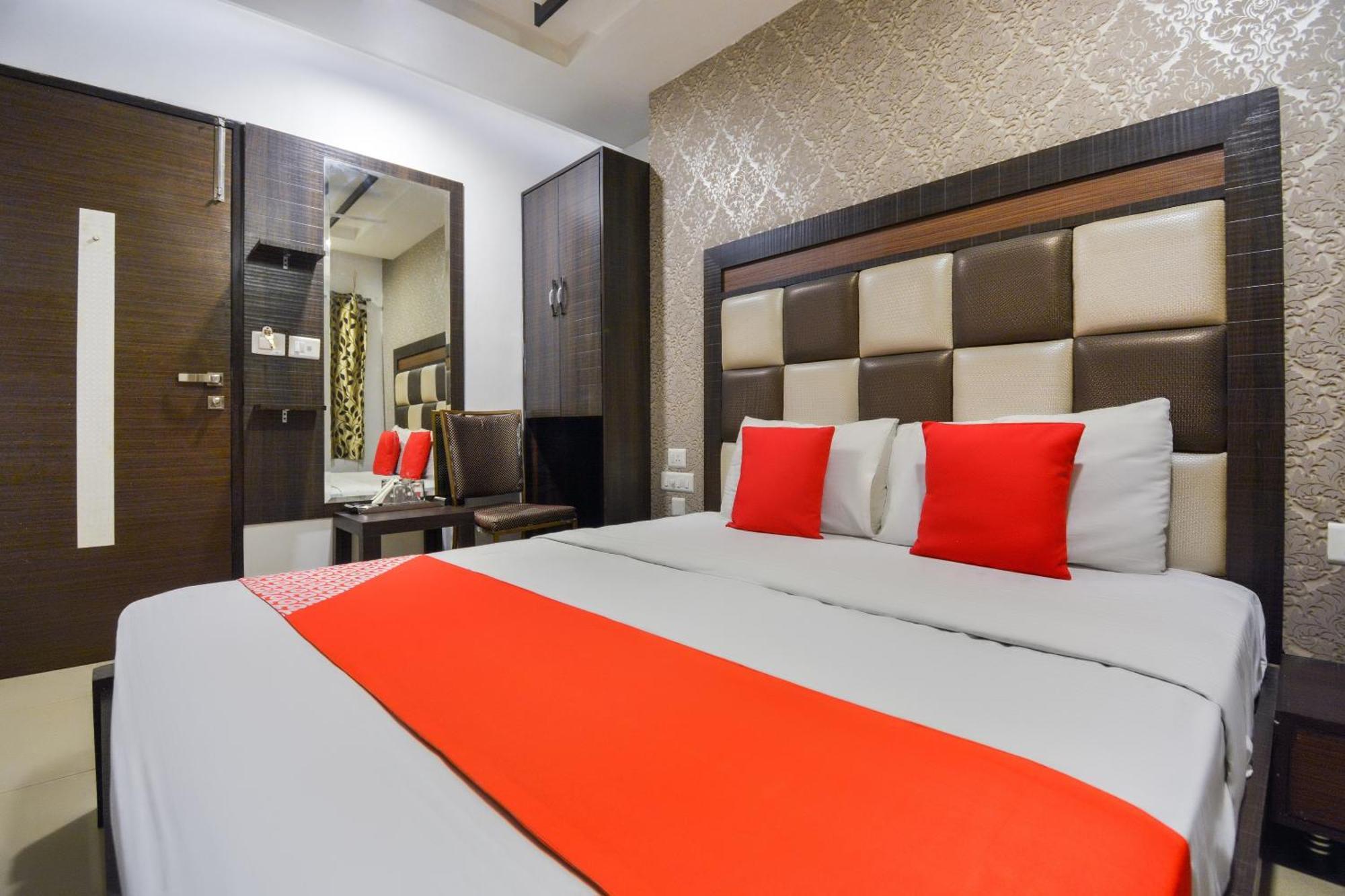 Hotel O Lexis Ludhiana Bagian luar foto