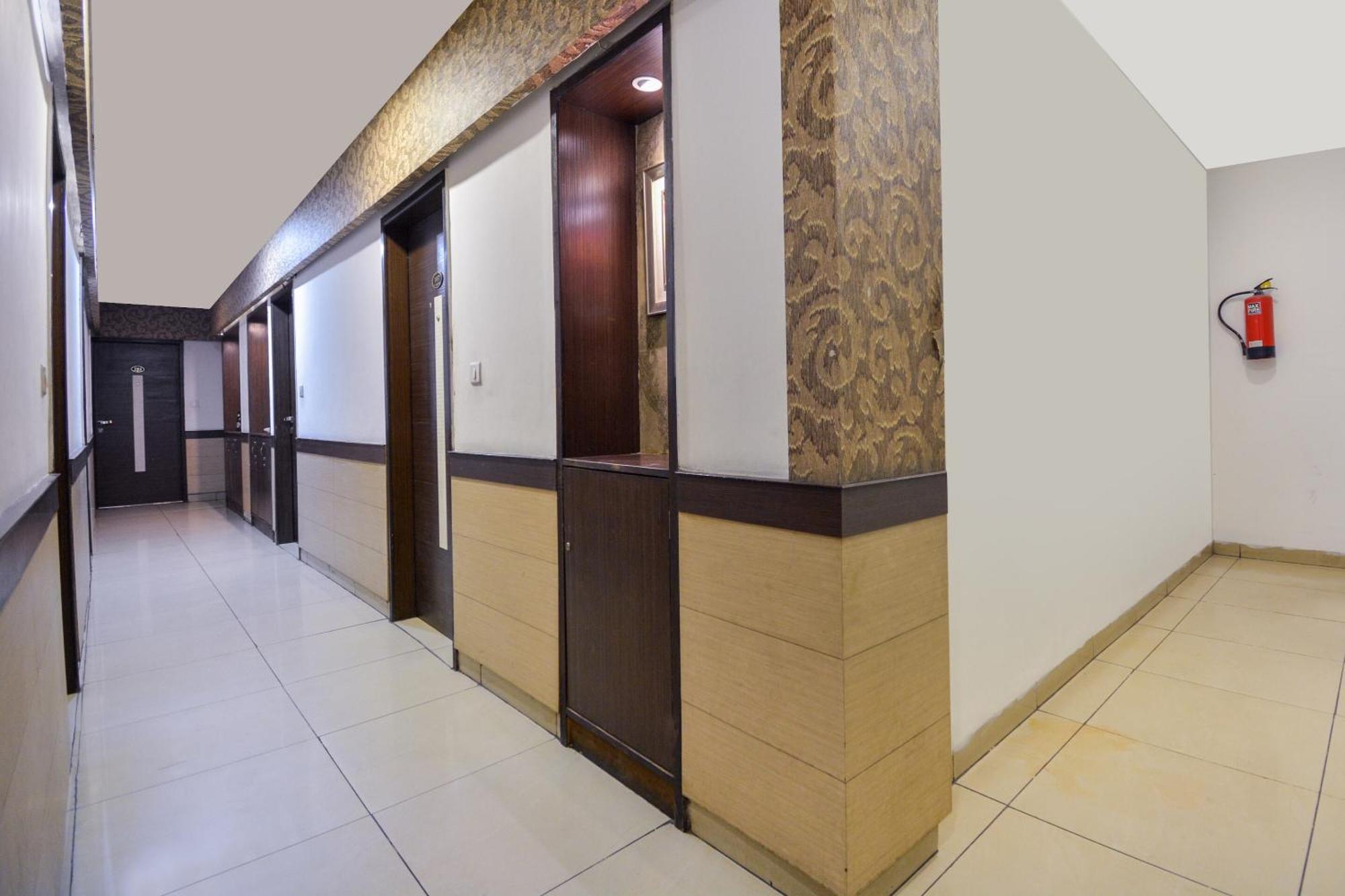 Hotel O Lexis Ludhiana Bagian luar foto