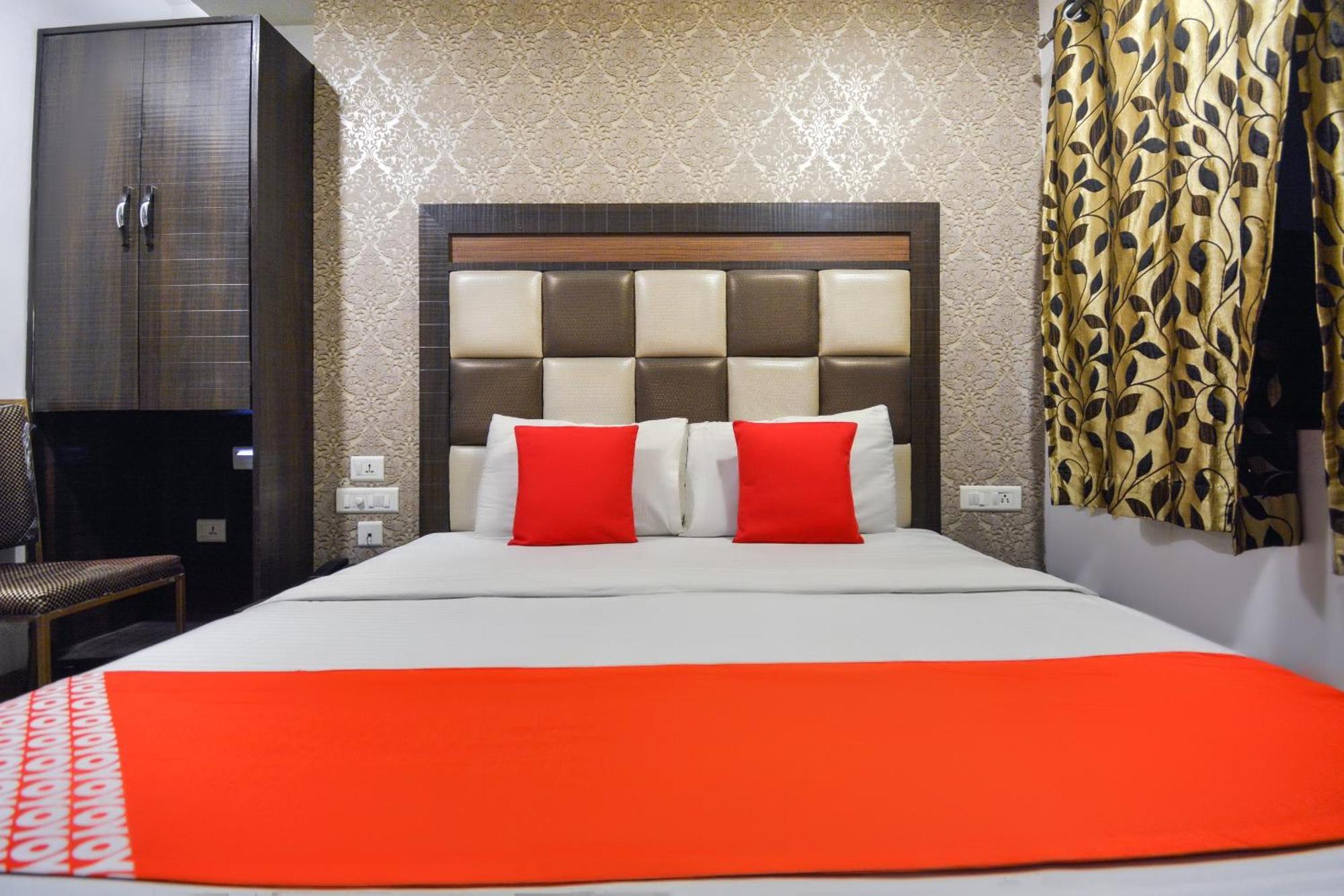 Hotel O Lexis Ludhiana Bagian luar foto